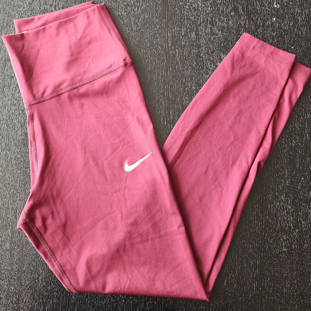 Nike yoga red, large